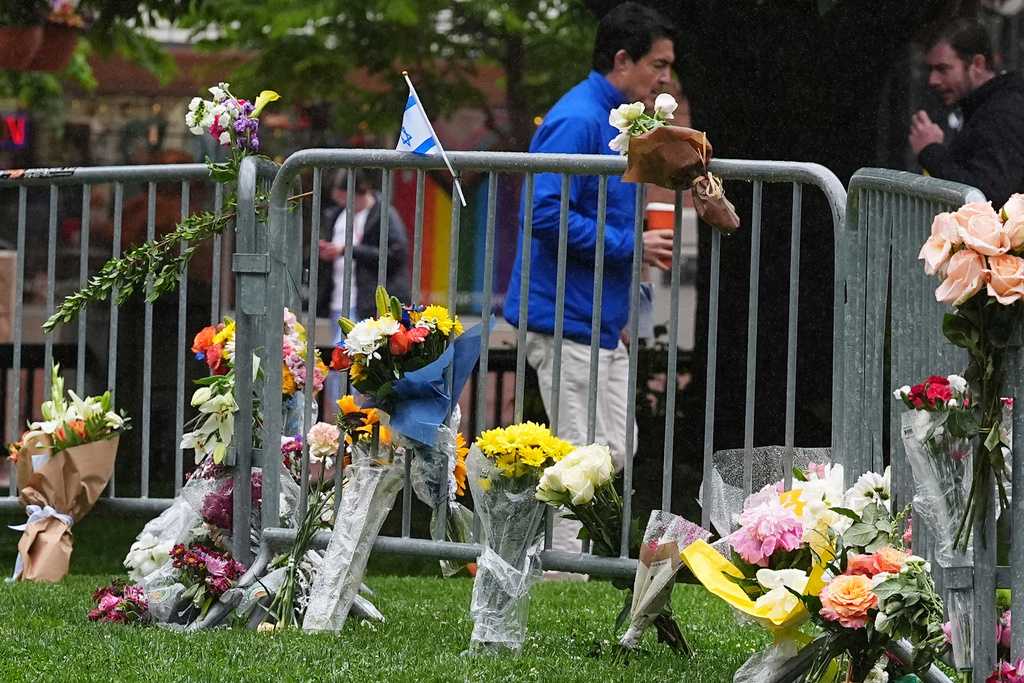 Man pleads guilty to federal hate crimes in deadly firebomb attack on Colorado demonstrators — River Hills Community news