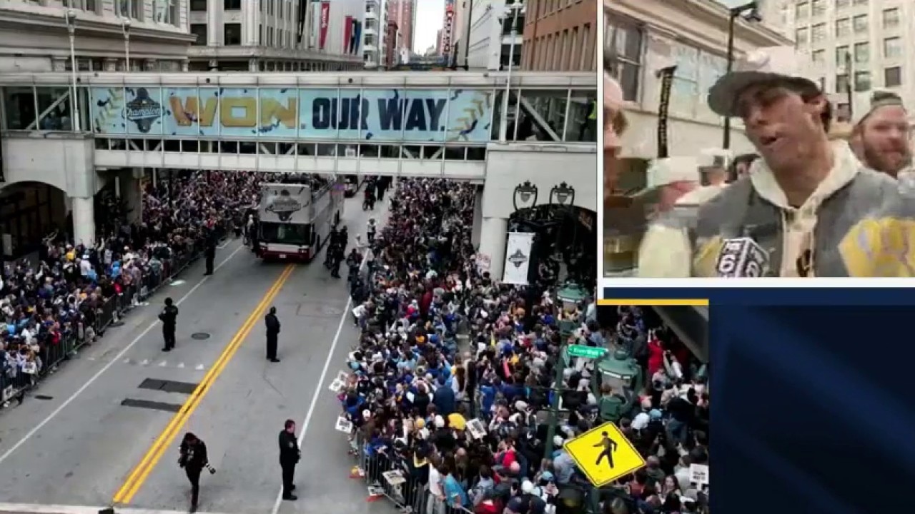 Brewer Christian Yelich reacts to crowd at championship parade — River Hills Community news